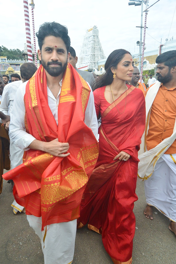 Naga Chaitanya And Sobhita Dhulipala visit Tirumala Temple Photos4