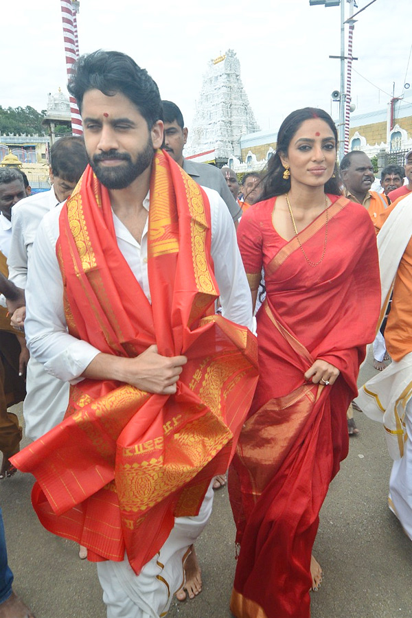 Naga Chaitanya And Sobhita Dhulipala visit Tirumala Temple Photos5