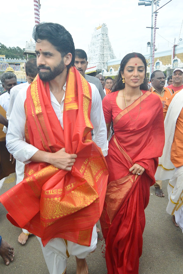Naga Chaitanya And Sobhita Dhulipala visit Tirumala Temple Photos6