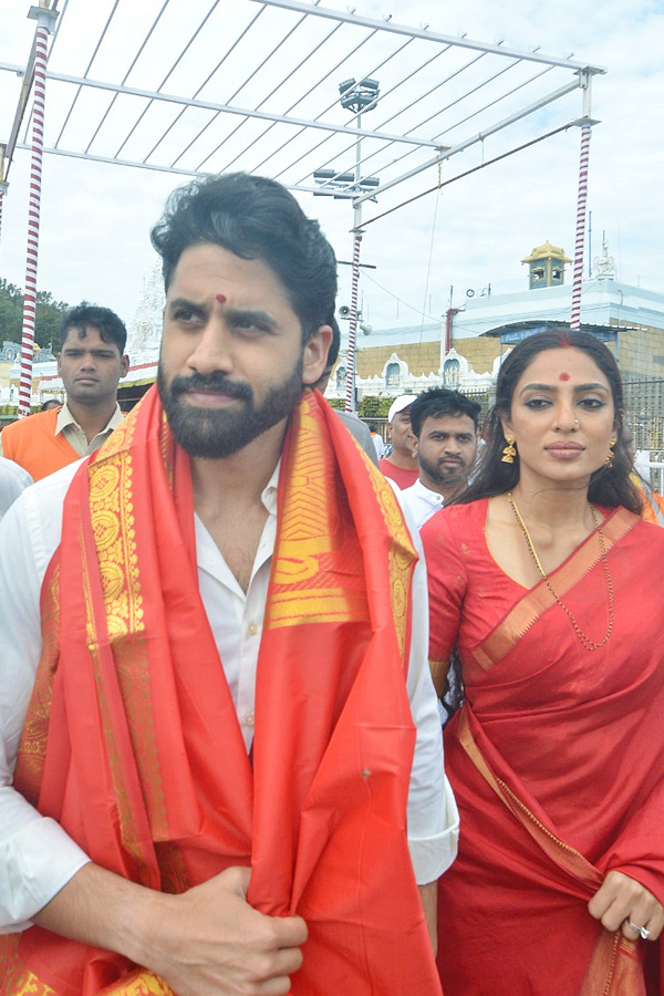 Naga Chaitanya And Sobhita Dhulipala visit Tirumala Temple Photos7