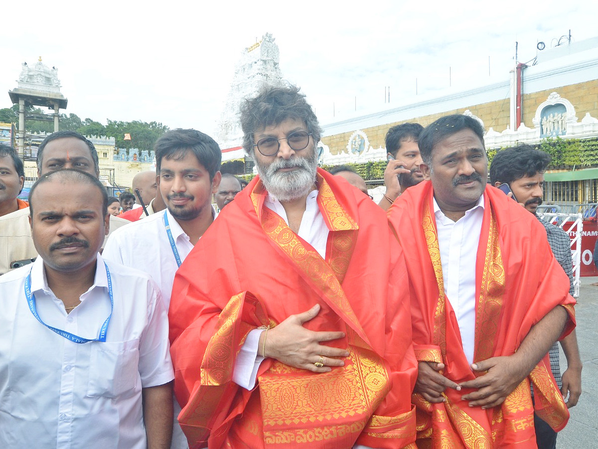 Naga Chaitanya And Sobhita Dhulipala visit Tirumala Temple Photos12