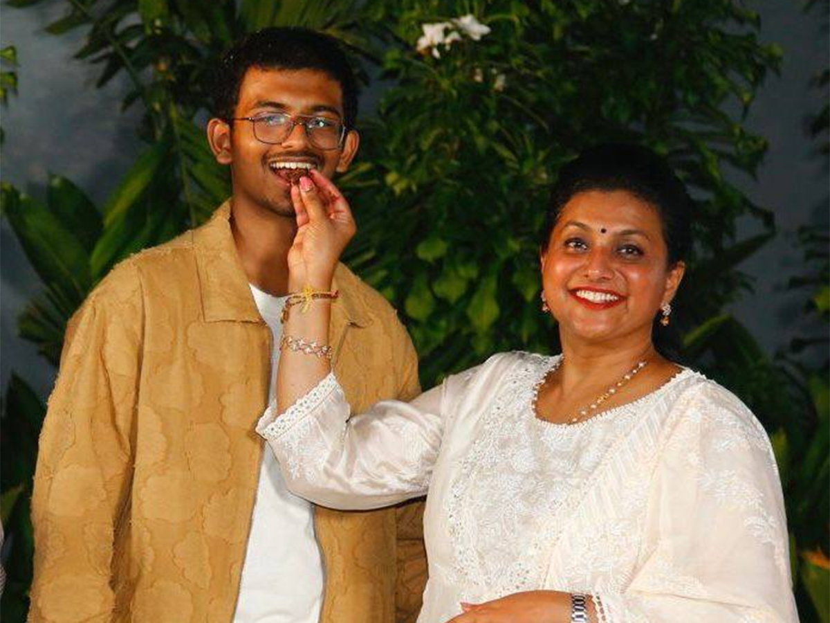 RK Roja Marriage Anniversary Photos Goes Viral13