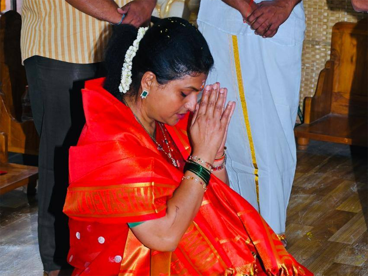 RK Roja Marriage Anniversary Photos Goes Viral15
