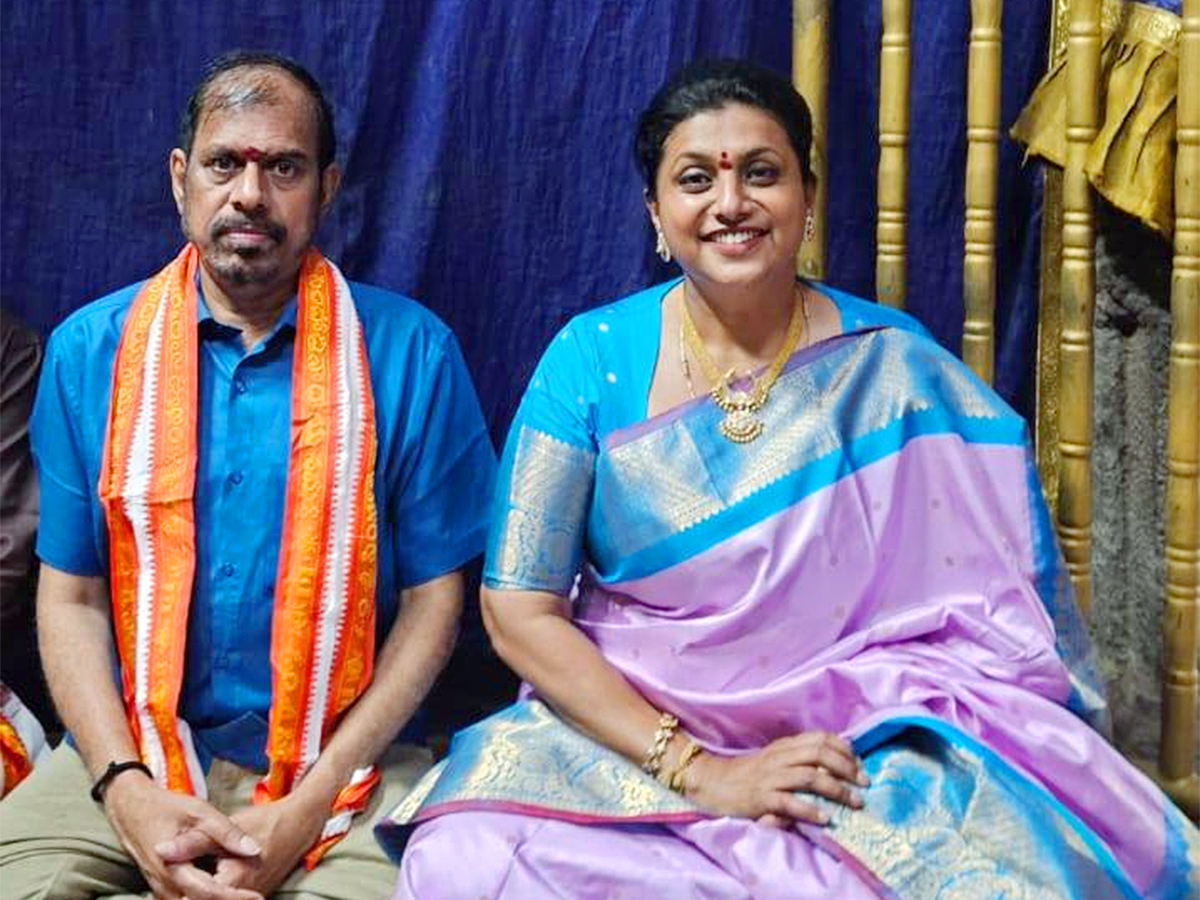 RK Roja Marriage Anniversary Photos Goes Viral3