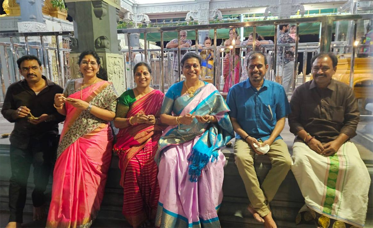 RK Roja Marriage Anniversary Photos Goes Viral5