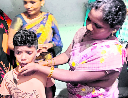 ఆకాశం వైపు చూస్తూ ‘చందమామ రావే.. జాబిల్లి రావే’ అని పాట6