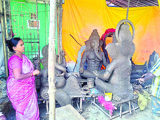 గణపతి దేవా.. మా గోడు వినవా..! 1