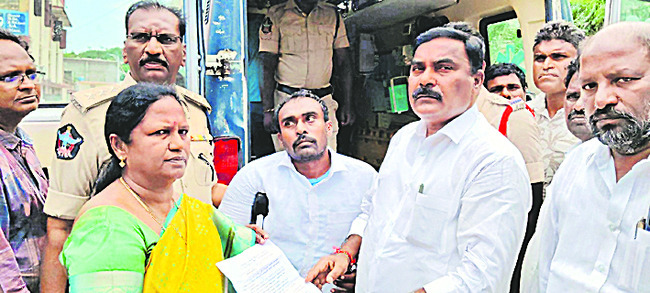 కదం తొక్కిన దివ్యాంగులు 1