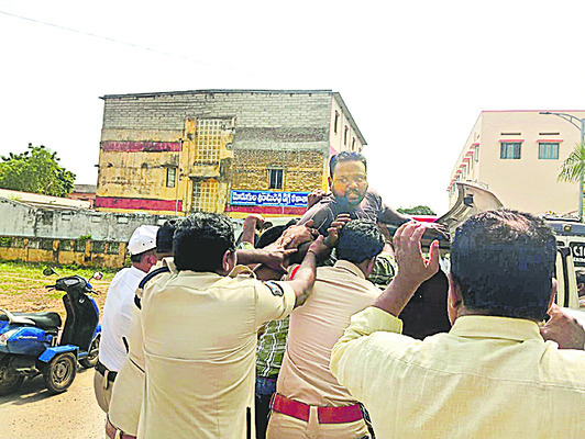 కదం తొక్కిన దివ్యాంగులు 2