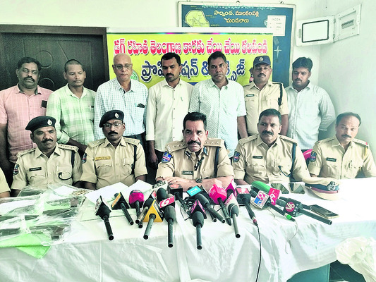 గంజాయి, మారణాయుధాల పట్టివేత1