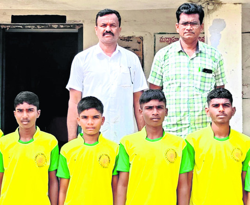 భిక్కనూరు బాలుర ఉన్నత పాఠశాల విద్యార్థులు1