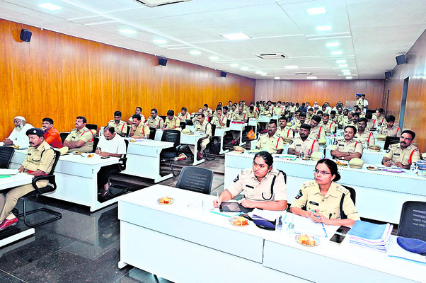 తీవ్ర నేరాలకు పాల్పడితే జిల్లా బహిష్కరణ1