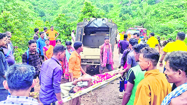 ఘాటీలో కమాండర్ జీపు బోల్తా 1