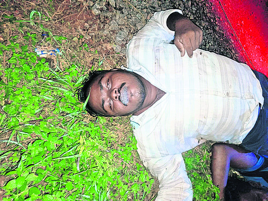 విద్యుత్ తీగ తెగిపడి ఇద్దరు మృతి1