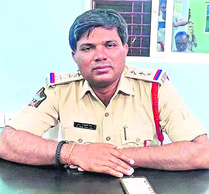 డ్రోన్‌తో పేకాటరాయుళ్ల వేట! 
1