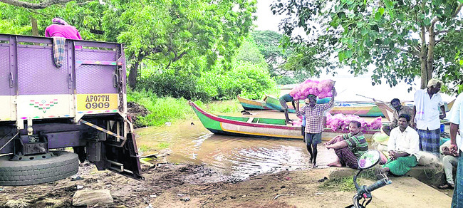 పోటెత్తిన వశిష్ట గోదావరి 1