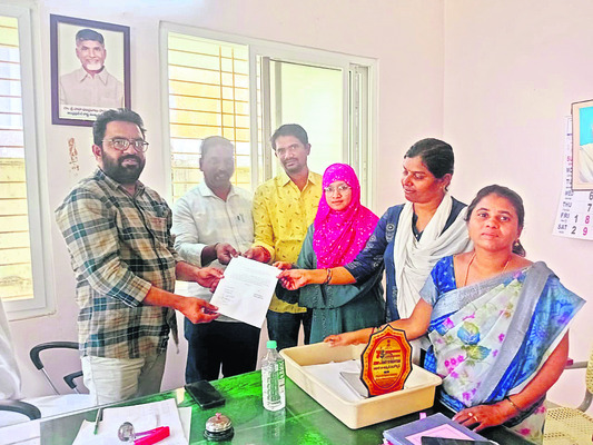 సామూహిక సెలవులో పంచాయతీ కార్యదర్శులు 1