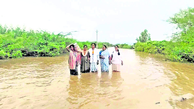 ఊళ్లల్లోకి నీళ్లు2