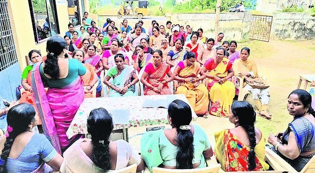 డ్వాక్రా రుణాల లెక్కకు లోకోస్1