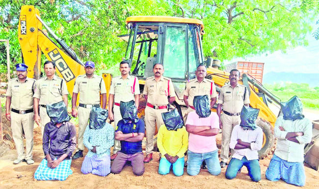 గుప్తనిధులు తవ్వకాల కేసులో ఏడుగురి అరెస్టు 1