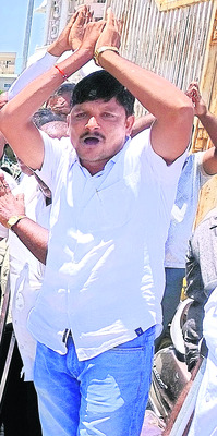 ఏడుకొండలవాడా.. దివ్యాంగులను కాపాడు
1