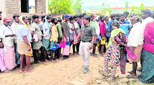 ఉరుకుందలో భక్తుల రద్దీ 1