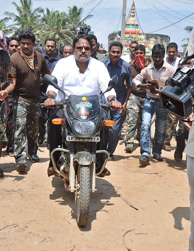 Chiranjeevi Birthday Viral Photos Gose17