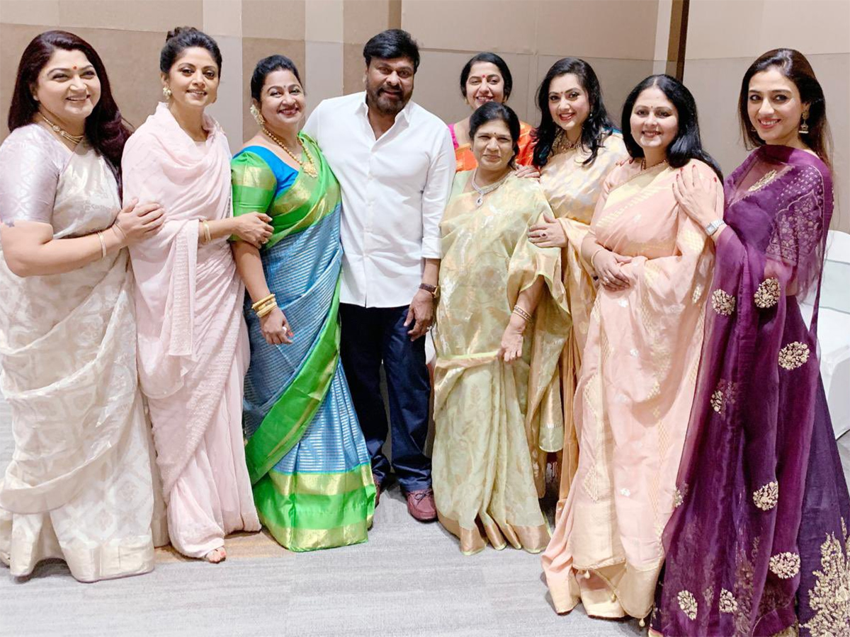 Chiranjeevi Birthday Viral Photos Gose31