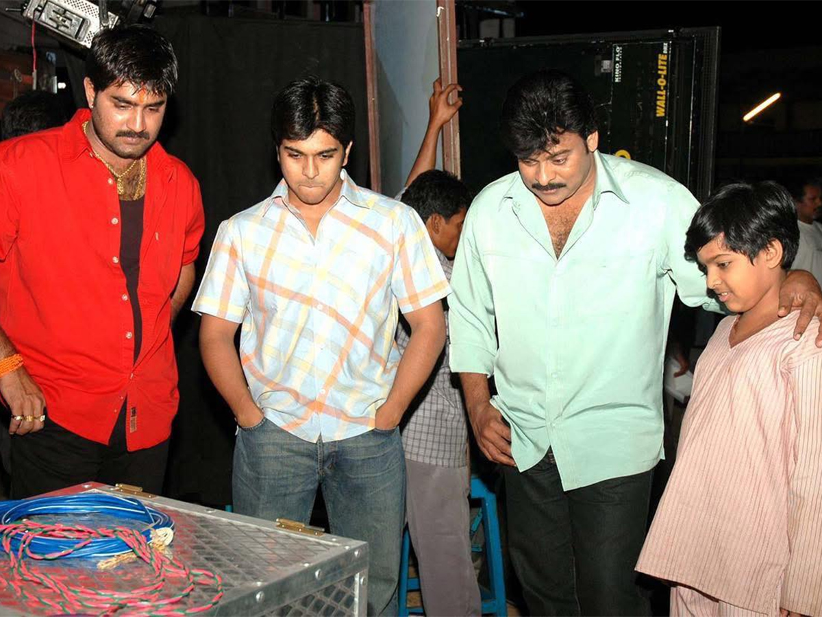 Chiranjeevi Birthday Viral Photos Gose6