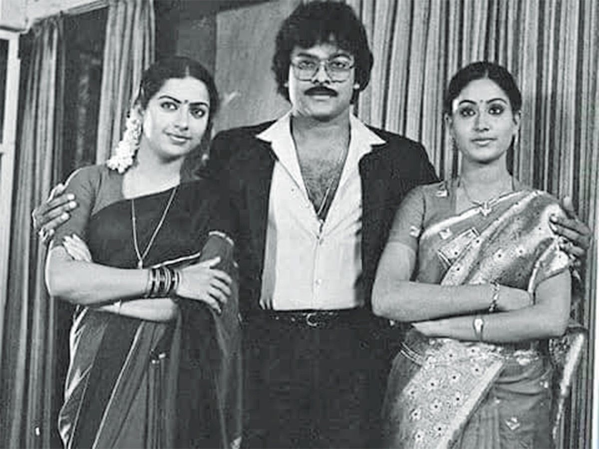Chiranjeevi Birthday Viral Photos Gose7