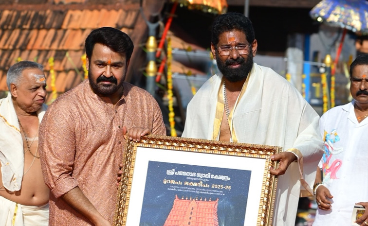 Mohanlal visits Sree Padmanabha Swamy Temple in Thiruvananthapuram Photos10