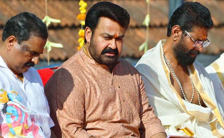 Mohanlal visits Sree Padmanabha Swamy Temple in Thiruvananthapuram Photos12
