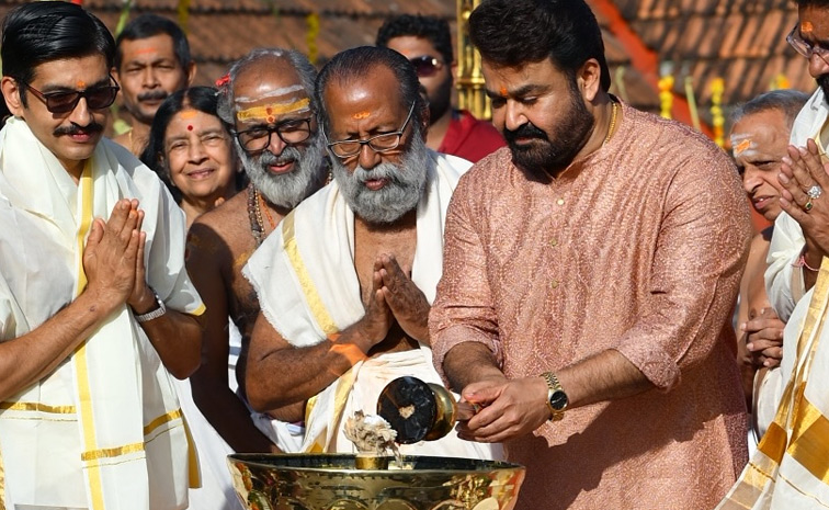 Mohanlal visits Sree Padmanabha Swamy Temple in Thiruvananthapuram Photos13