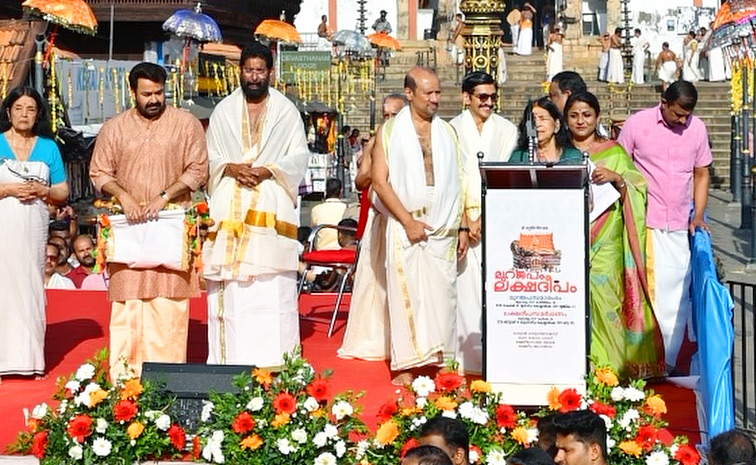Mohanlal visits Sree Padmanabha Swamy Temple in Thiruvananthapuram Photos1