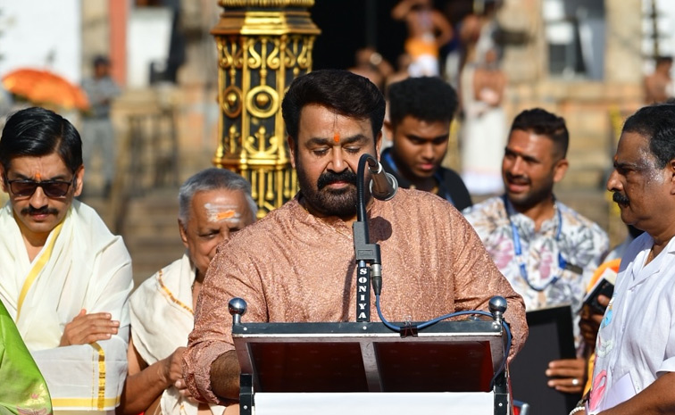 Mohanlal visits Sree Padmanabha Swamy Temple in Thiruvananthapuram Photos7
