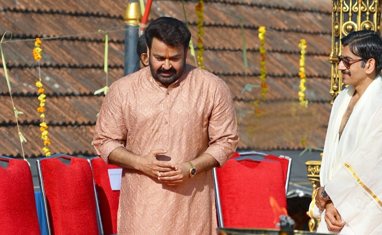 Mohanlal visits Sree Padmanabha Swamy Temple in Thiruvananthapuram Photos8