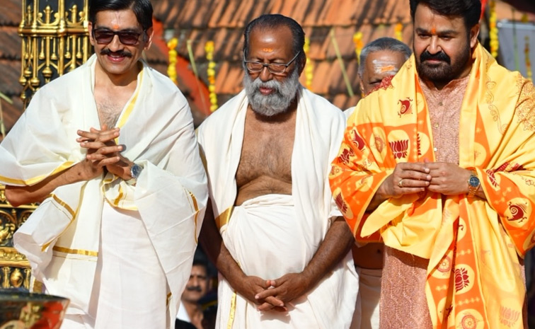 Mohanlal visits Sree Padmanabha Swamy Temple in Thiruvananthapuram Photos9
