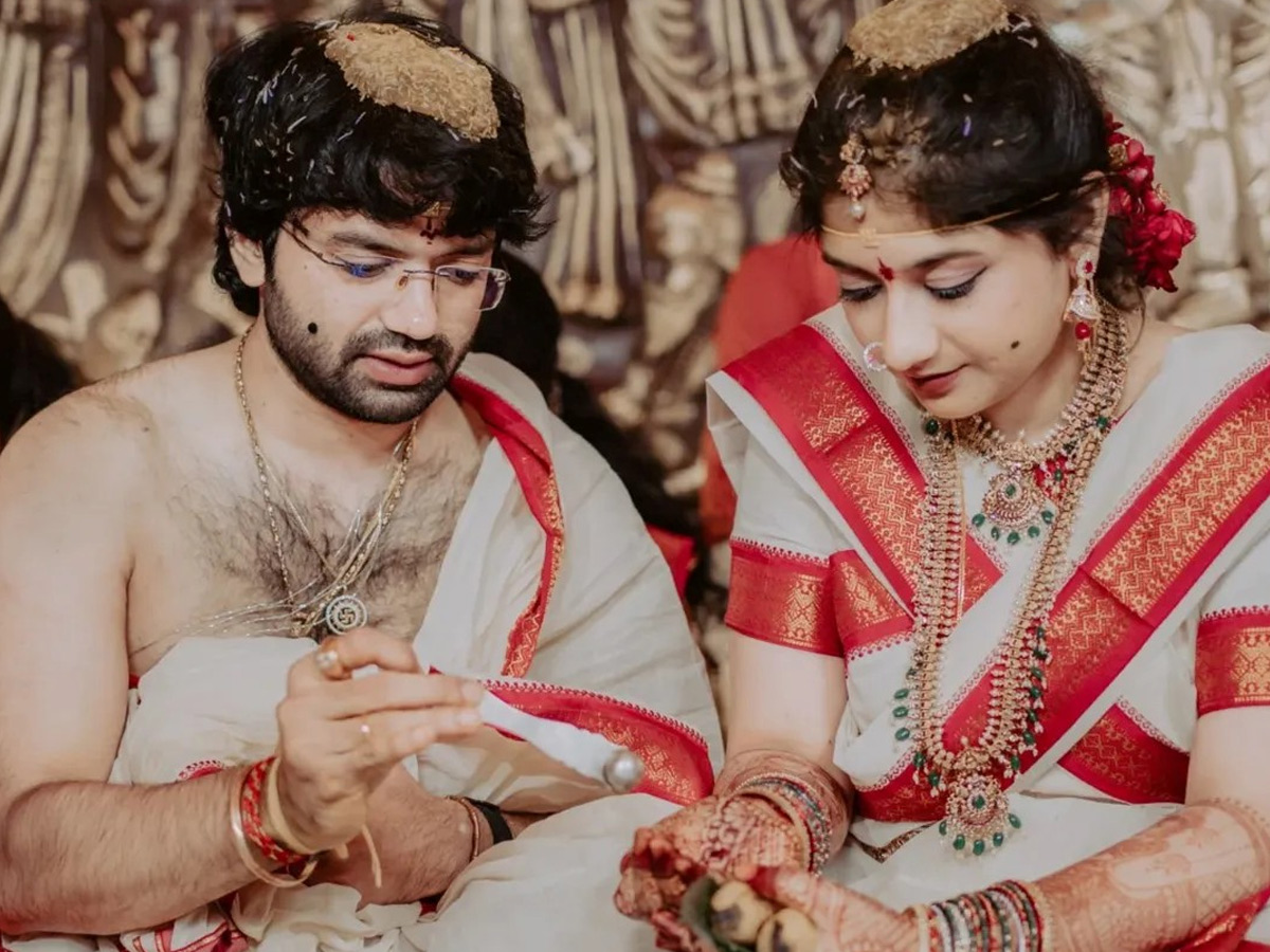 Varaha Roopam Singer Srilalitha Wedding Anniversary Photos16