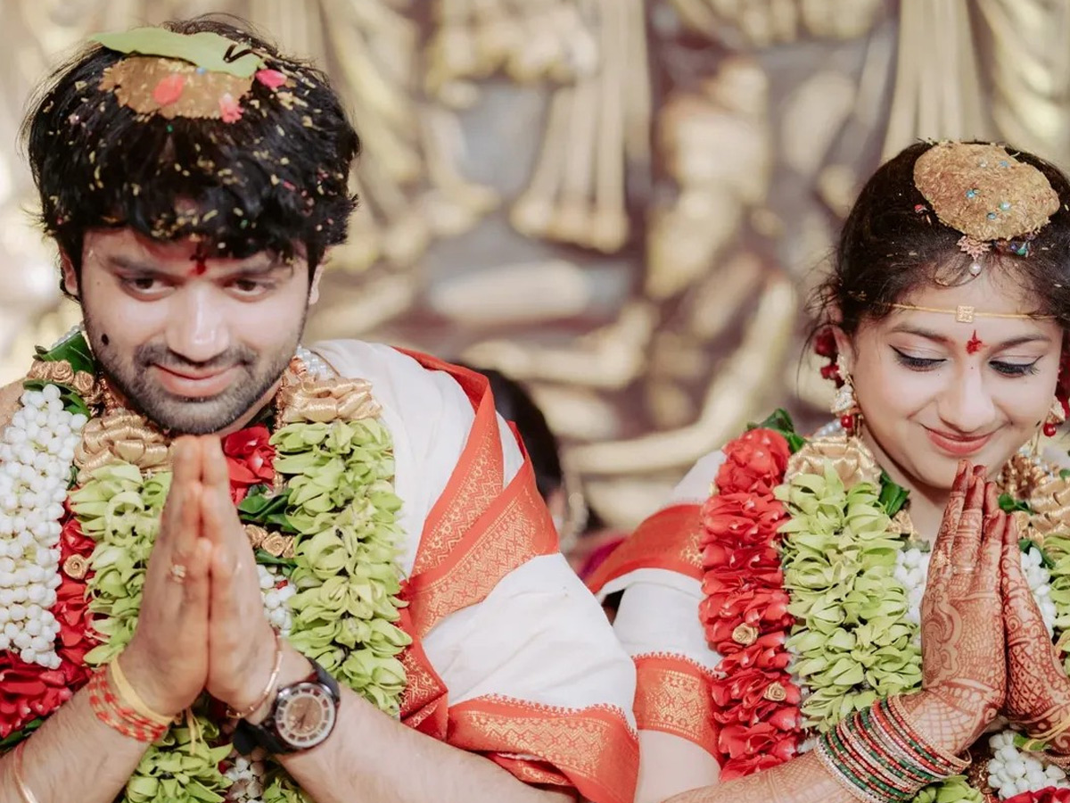 Varaha Roopam Singer Srilalitha Wedding Anniversary Photos3