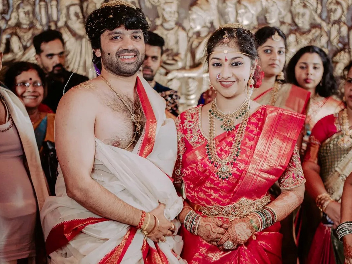 Varaha Roopam Singer Srilalitha Wedding Anniversary Photos4