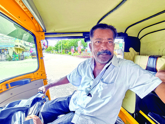 ఆటో డ్రైవర్ల అగచాట్లు1