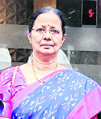 హెచ్ఎంలుగా అక్కాచెల్లెళ్లు!1