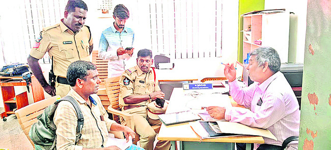 న్యాయం చేయకపోతే ఆత్మహత్యే శరణ్యం 1