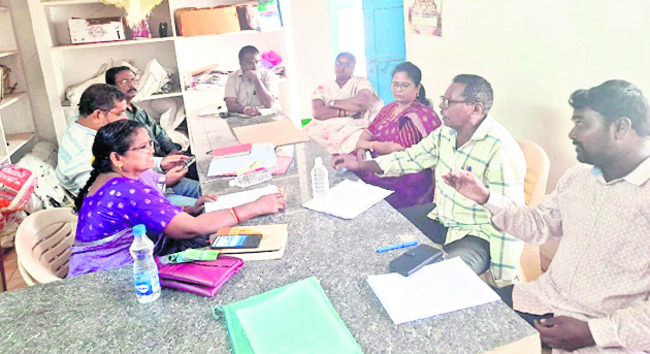 సమస్యలు పరిష్కరించాలని వినతి
1