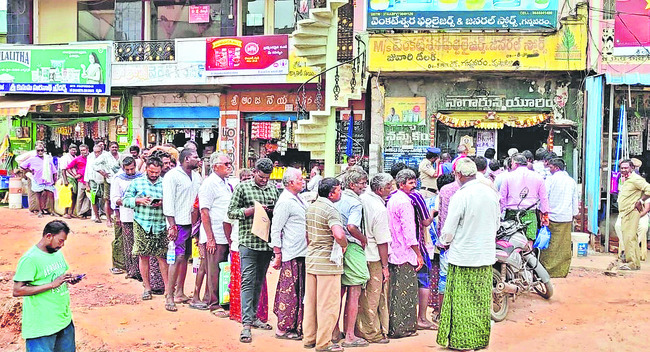 ● యూరియా కోసం రైతుల పడిగాపులు 1