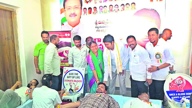 తలసేమియా బాధితులకు రక్తదాన శిబిరం1