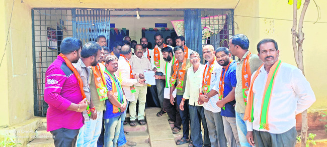 ఆరు గ్యారంటీలను అమలు చేయాలి2