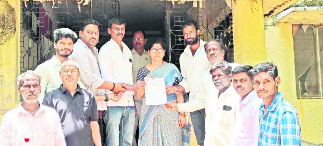 ఆరు గ్యారంటీలను అమలు చేయాలి4