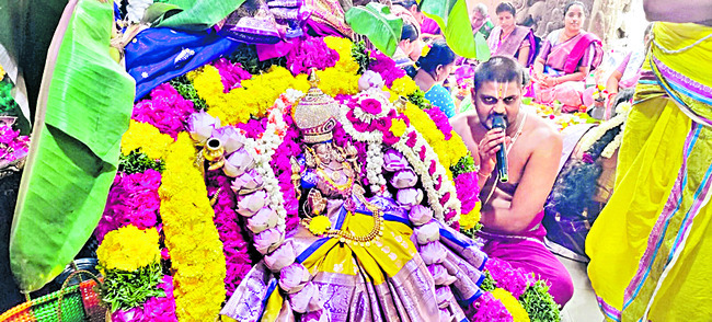 నృసింహాలయంలో వైభవంగా వరలక్ష్మీ వ్రతం 1