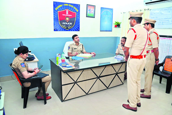 పోలీస్ సేవలు ప్రజలకు అందుబాటులో ఉండాలి
1